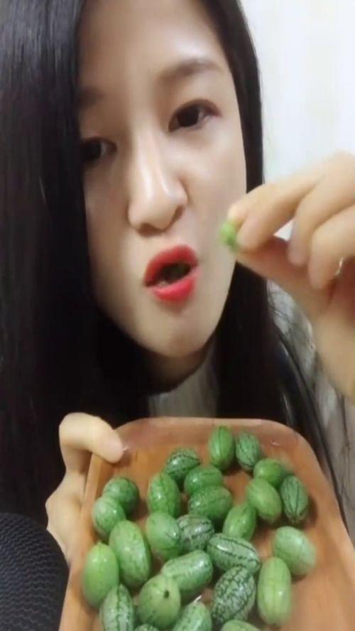 专门吃瓜的女生,揭秘专吃瓜女生的独特魅力