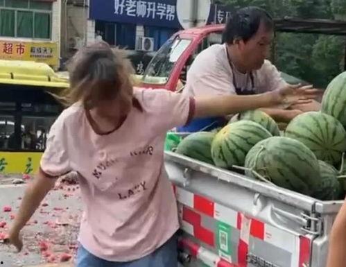 大城吃瓜卖衣服的,吃瓜卖衣，揭秘都市生活百态