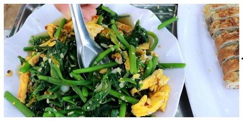 卖瓜叶炒着吃,瓜叶炒制，营养与口感并存
