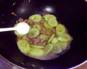 卖瓜叶炒着吃,瓜叶炒制，营养与口感并存