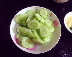 卖瓜叶炒着吃,瓜叶炒制，营养与口感并存