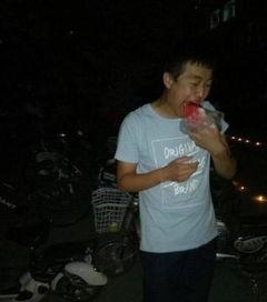 吃瓜群众被爆头