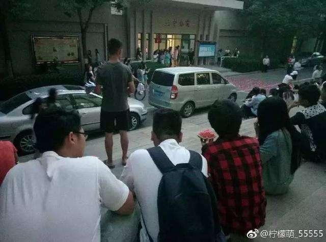 大学表白保安吃瓜