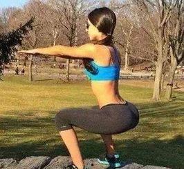 深蹲女王吃瓜,揭秘健身圈背后的故事