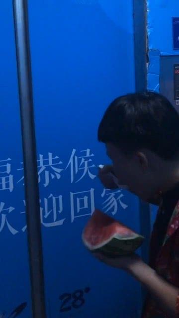 吃瓜碰到精神病,一场意外的惊悚之旅