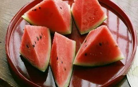 夏季吃瓜方式,创意吃瓜攻略，解锁清凉新姿势