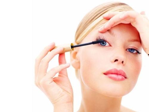 吃瓜金仔睫毛打底,打造迷人电眼秘诀