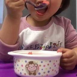 搞笑幼儿吃瓜图片,萌娃笑料百出，瓜果飘香欢乐多