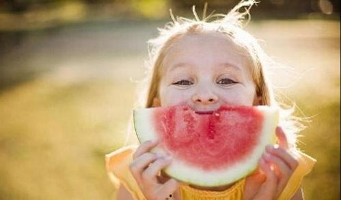 小孩吃瓜文案,小孩吃瓜欢乐多