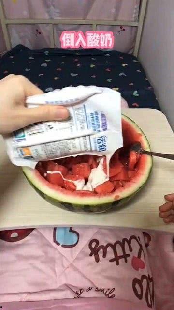 晚上吃瓜容易拉稀,揭秘为何容易引发腹泻之谜