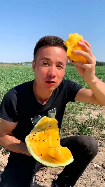 这样吃瓜就是爽,吃瓜解暑，爽翻天！